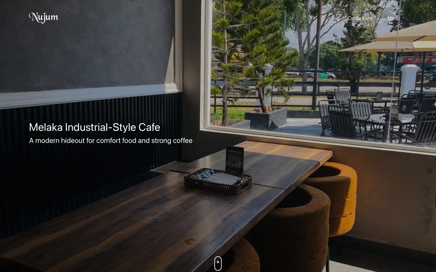 Halaman utama laman web Nujum Cafe